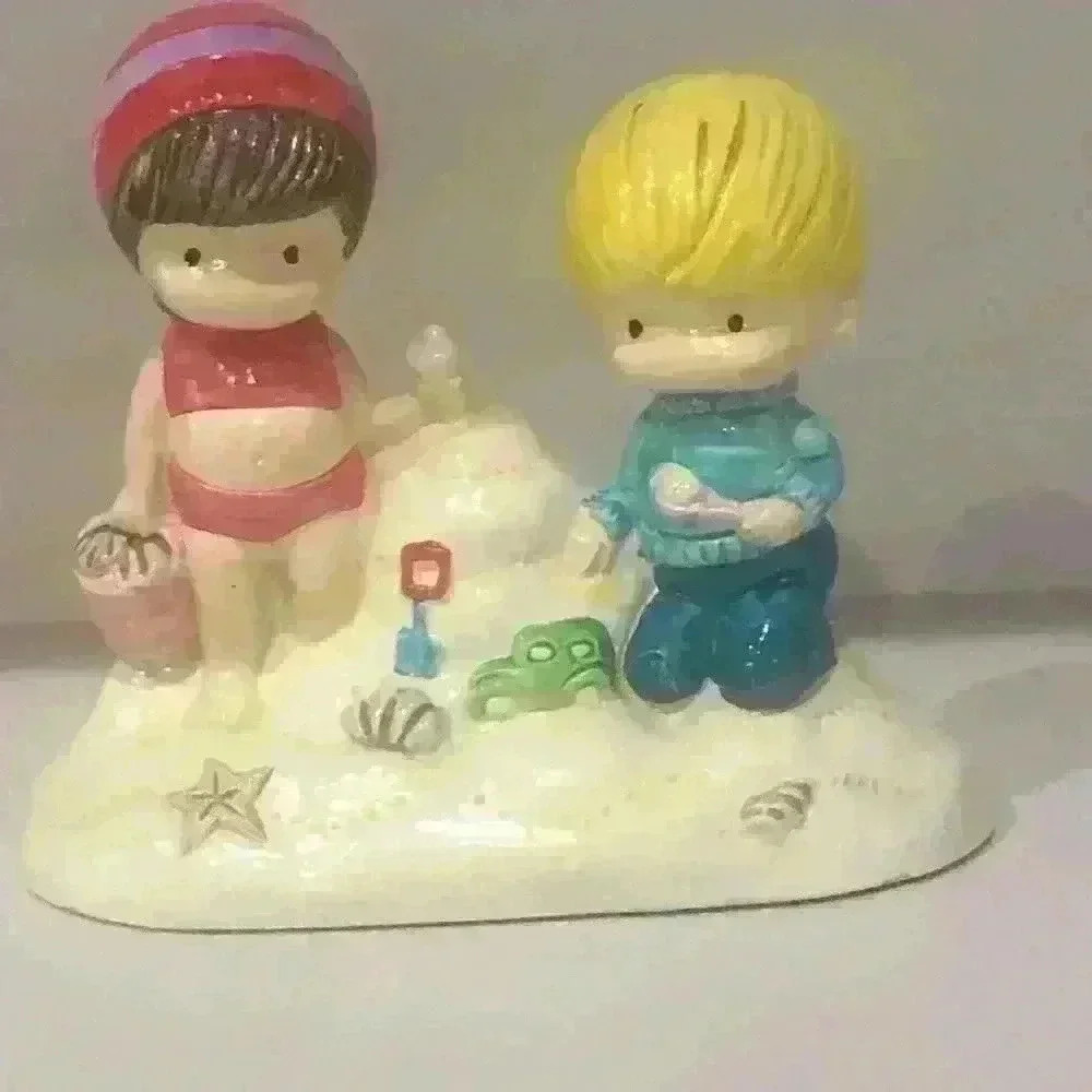 Vtg 1972 Joan Walsh Anglund Boy Girl Summer Beach Seashell Figure Figurine